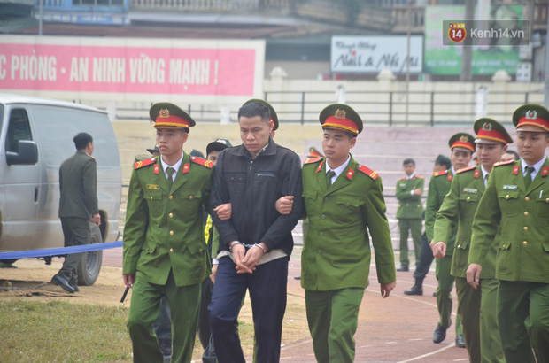 VKS đề nghị 6 án tử hình cho nhóm đối tượng sát hại nữ sinh giao gà, người dân theo dõi phiên tòa đồng loạt vỗ tay-19