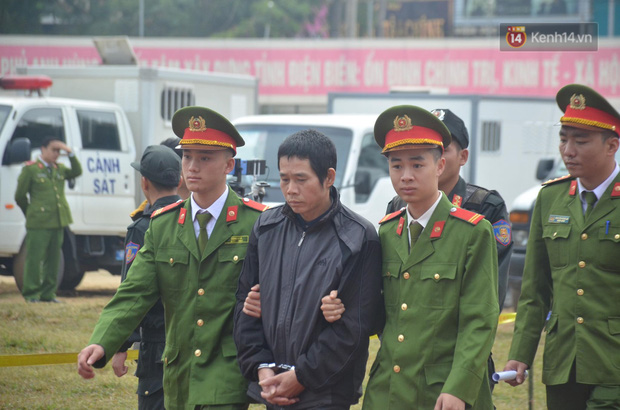 VKS đề nghị 6 án tử hình cho nhóm đối tượng sát hại nữ sinh giao gà, người dân theo dõi phiên tòa đồng loạt vỗ tay-23