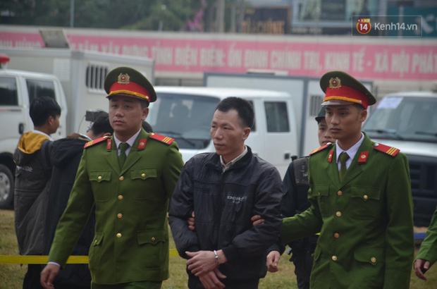 VKS đề nghị 6 án tử hình cho nhóm đối tượng sát hại nữ sinh giao gà, người dân theo dõi phiên tòa đồng loạt vỗ tay-26