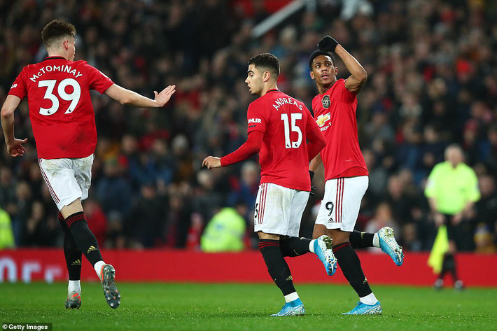 Man United đập tan cái dớp kỳ lạ; Liverpool chạm một tay vào chức vô địch Premier League-1