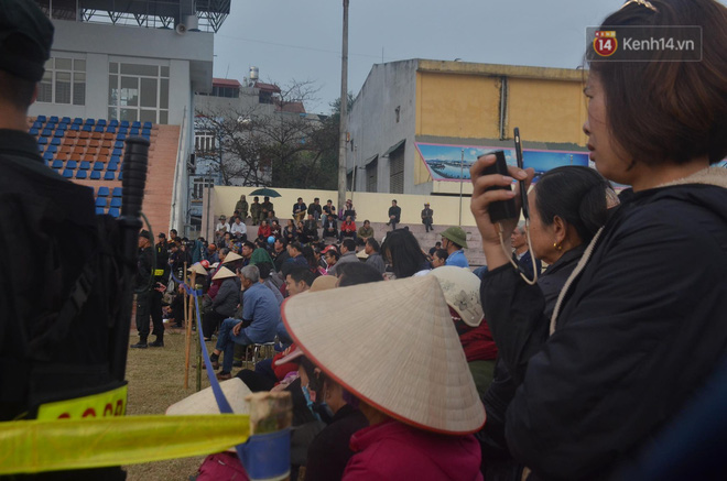 VKS đề nghị 6 án tử hình cho nhóm đối tượng sát hại nữ sinh giao gà, người dân theo dõi phiên tòa đồng loạt vỗ tay-8