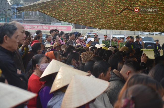 VKS đề nghị 6 án tử hình cho nhóm đối tượng sát hại nữ sinh giao gà, người dân theo dõi phiên tòa đồng loạt vỗ tay-7