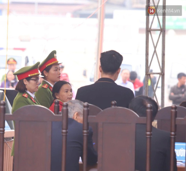 VKS đề nghị 6 án tử hình cho nhóm đối tượng sát hại nữ sinh giao gà, người dân theo dõi phiên tòa đồng loạt vỗ tay-1