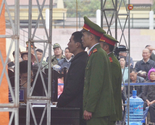 VKS đề nghị 6 án tử hình cho nhóm đối tượng sát hại nữ sinh giao gà, người dân theo dõi phiên tòa đồng loạt vỗ tay-4