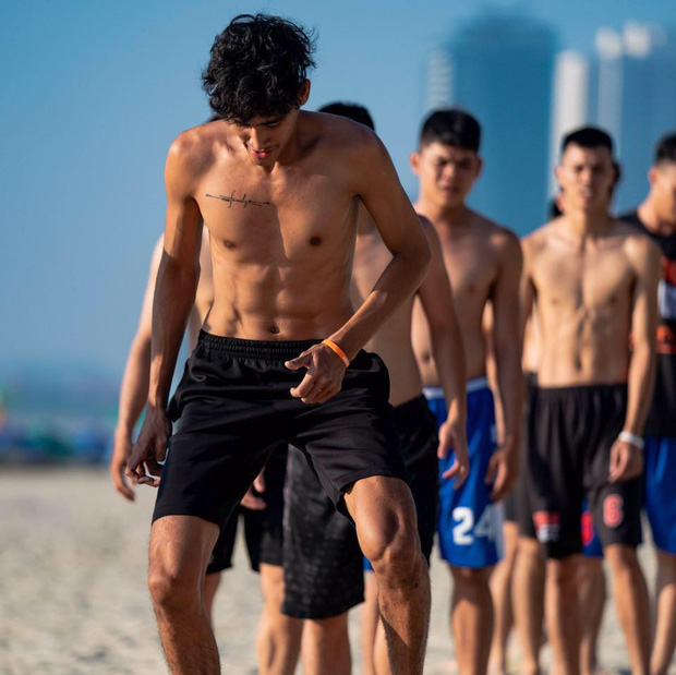 Bạn trai tin đồn của Nhật Lê: Sống mũi như tài tử, cao 1m94, body 6 múi săn chắc-3