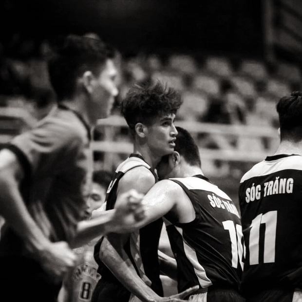 Bạn trai tin đồn của Nhật Lê: Sống mũi như tài tử, cao 1m94, body 6 múi săn chắc-4