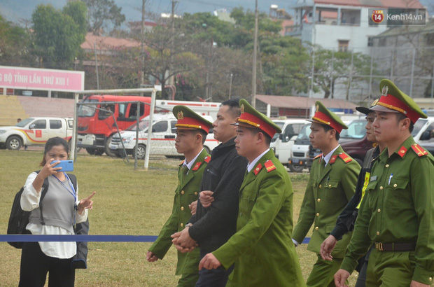 Bị các đồng bọn khẳng định tham gia tích cực nhất trong quá trình sát hại Duyên, Bùi Văn Công vẫn một mực kêu oan-5