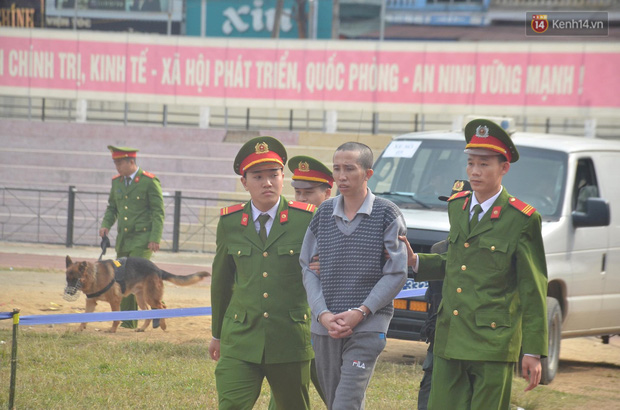 Bị các đồng bọn khẳng định tham gia tích cực nhất trong quá trình sát hại Duyên, Bùi Văn Công vẫn một mực kêu oan-6