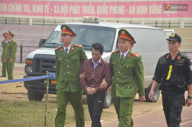 Bị các đồng bọn khẳng định tham gia tích cực nhất trong quá trình sát hại Duyên, Bùi Văn Công vẫn một mực kêu oan-9