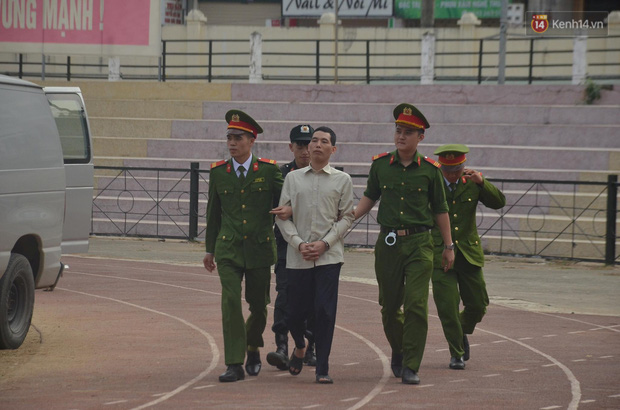 Bị các đồng bọn khẳng định tham gia tích cực nhất trong quá trình sát hại Duyên, Bùi Văn Công vẫn một mực kêu oan-12