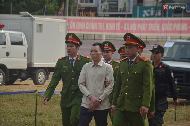 Bị các đồng bọn khẳng định tham gia tích cực nhất trong quá trình sát hại Duyên, Bùi Văn Công vẫn một mực kêu oan-11