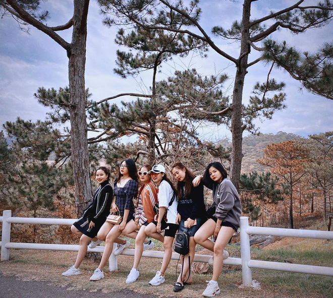 Quang Hải du lịch kín cùng bạn gái tin đồn Huyền My, fan lại vô tư đăng ảnh selfie cùng thần tượng để lộ tất cả?-2