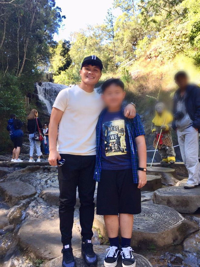 Quang Hải du lịch kín cùng bạn gái tin đồn Huyền My, fan lại vô tư đăng ảnh selfie cùng thần tượng để lộ tất cả?-5