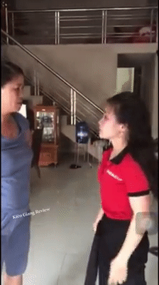 Nóng trên mạng xã hội: Mẹ chồng - con dâu túm tóc, giằng co, đánh nhau ngay giữa nhà-5