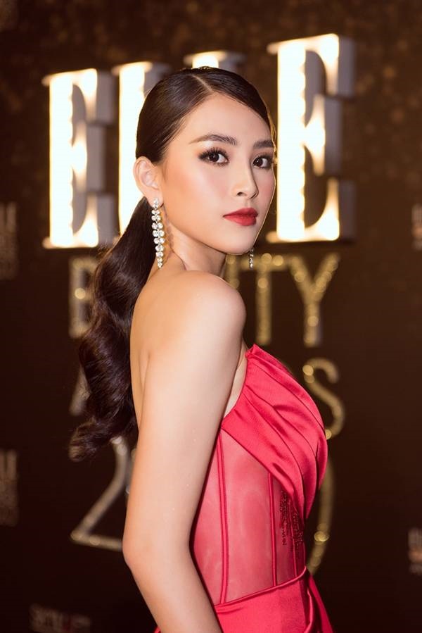 Hoa hậu Tiểu Vy diện đầm cúp ngực đỏ rực, nhận giải gương mặt đẹp nhất-3