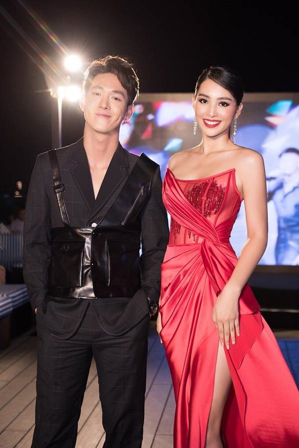 Hoa hậu Tiểu Vy diện đầm cúp ngực đỏ rực, nhận giải gương mặt đẹp nhất-6