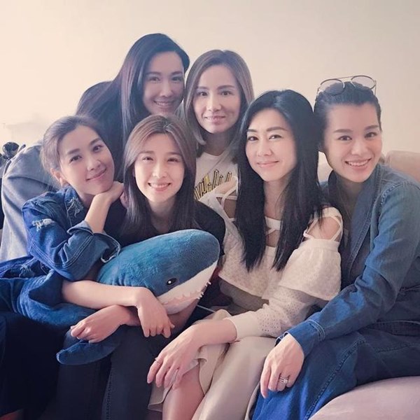 Hội bạn thân quyền lực nhất Hong Kong: Toàn mỹ nhân xinh đẹp, nóng bỏng và giàu có-15