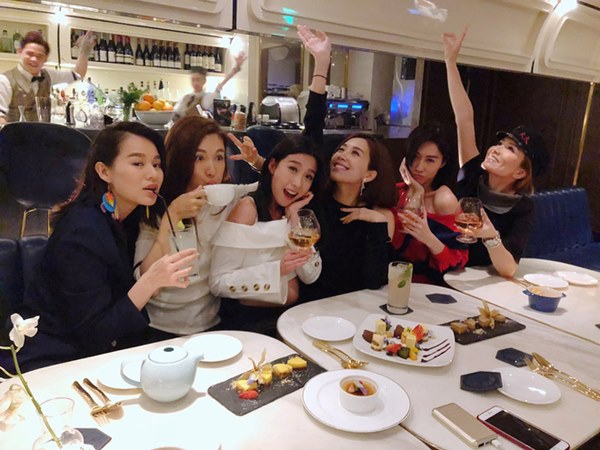 Hội bạn thân quyền lực nhất Hong Kong: Toàn mỹ nhân xinh đẹp, nóng bỏng và giàu có-23