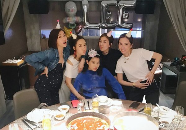 Hội bạn thân quyền lực nhất Hong Kong: Toàn mỹ nhân xinh đẹp, nóng bỏng và giàu có-24