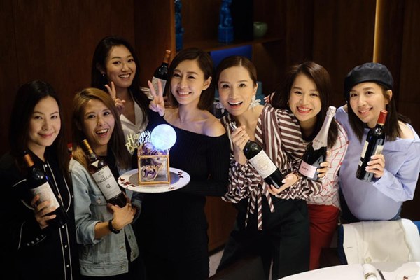 Hội bạn thân quyền lực nhất Hong Kong: Toàn mỹ nhân xinh đẹp, nóng bỏng và giàu có-25