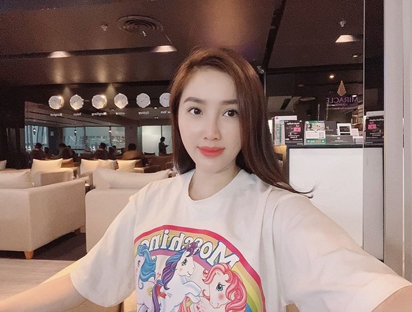 Bảo Thy hậu lấy chồng: Ăn diện hút mắt, khoe đồ hiệu ngày một gắt hơn khiến ai cũng ghen tị-1