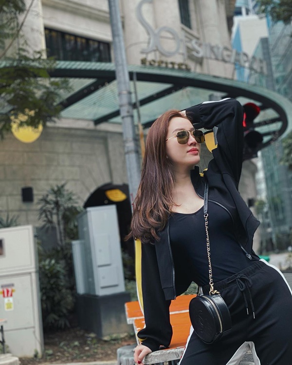 Bảo Thy hậu lấy chồng: Ăn diện hút mắt, khoe đồ hiệu ngày một gắt hơn khiến ai cũng ghen tị-4