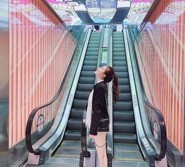 Bảo Thy hậu lấy chồng: Ăn diện hút mắt, khoe đồ hiệu ngày một gắt hơn khiến ai cũng ghen tị-7