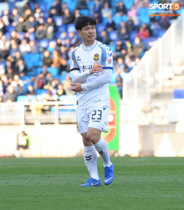 Tròn 10 năm kể từ chuyến xuất ngoại đầu tiên đi châu Phi của Công Phượng: Người dũng cảm mở đường, dù chưa thấy lối đi-7