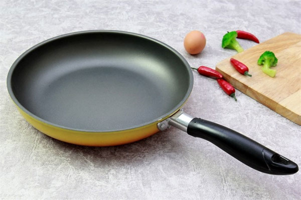 Chảo chống dính mới mua cứ đổ thứ này vào, đảm bảo dùng thoải mái không lo hỏng-1