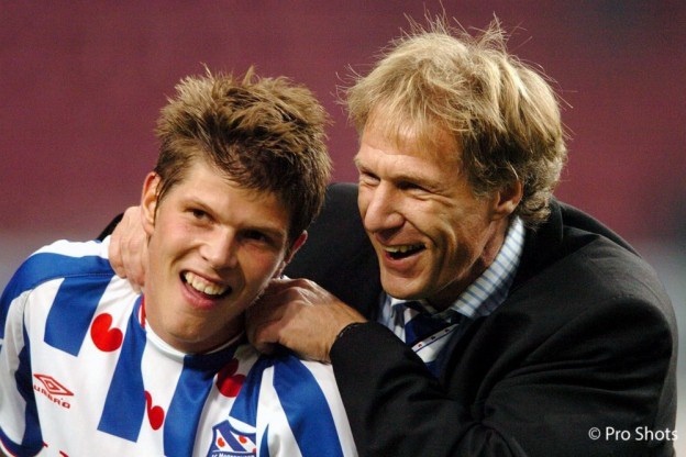 Cựu HLV Heerenveen cho rằng đội bóng trả lương Văn Hậu quá cao-2