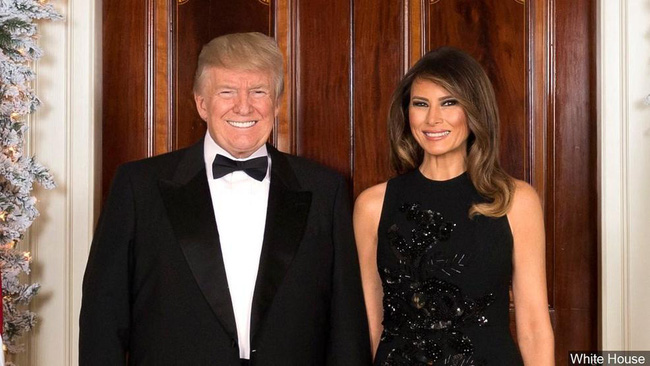 Hé lộ lý do bất ngờ khiến Đệ nhất phu nhân Mỹ hiếm khi nở nụ cười, giữ nét mặt lạnh lùng đứng cạnh ông Trump bị nhiều người chỉ trích-3
