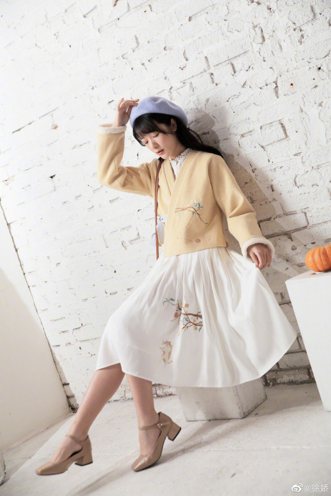 Vẻ ngoài lột xác, xinh đẹp lộng lẫy của con trai Châu Tinh Trì nổi danh một thời-10