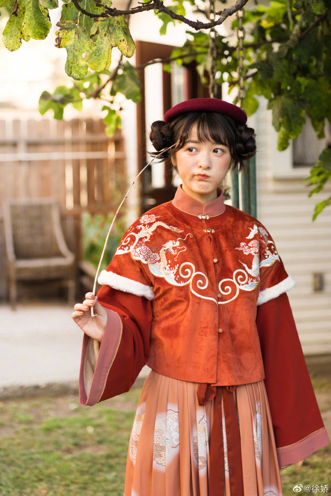 Vẻ ngoài lột xác, xinh đẹp lộng lẫy của con trai Châu Tinh Trì nổi danh một thời-7