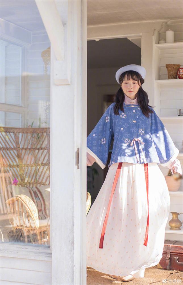 Vẻ ngoài lột xác, xinh đẹp lộng lẫy của con trai Châu Tinh Trì nổi danh một thời-8