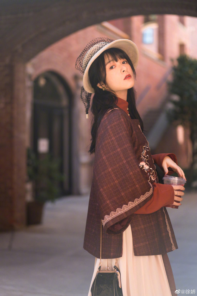 Vẻ ngoài lột xác, xinh đẹp lộng lẫy của con trai Châu Tinh Trì nổi danh một thời-11