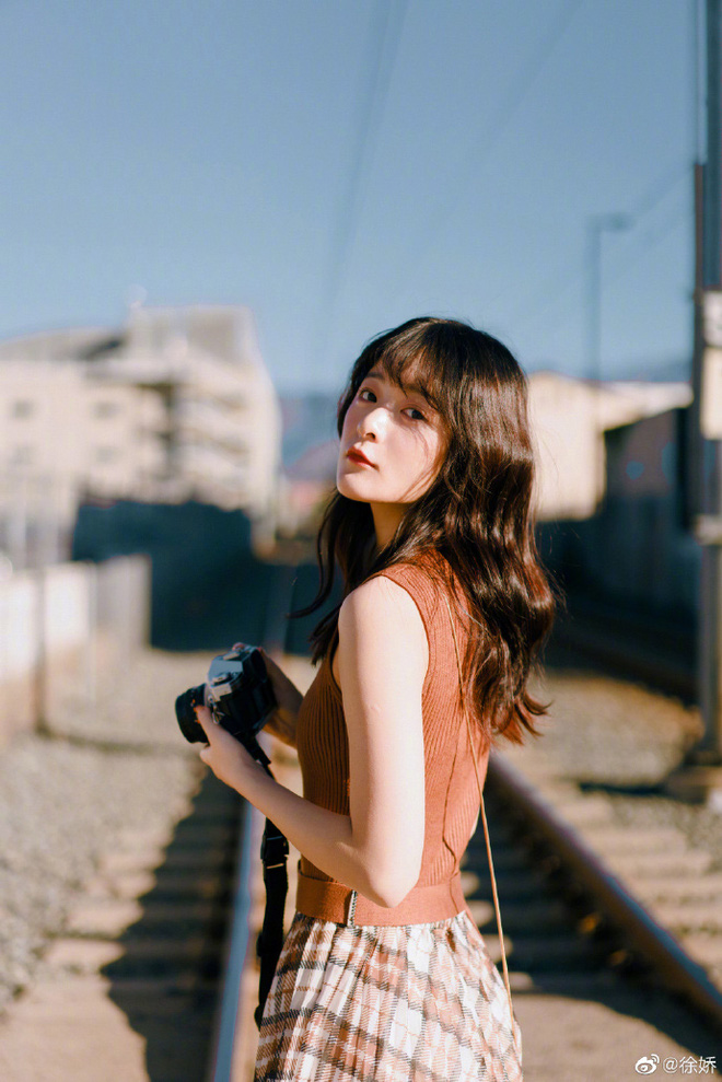 Vẻ ngoài lột xác, xinh đẹp lộng lẫy của con trai Châu Tinh Trì nổi danh một thời-13