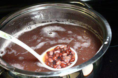 Rang đậu đen lên đun lấy nước, uống đến đâu mỡ bụng đánh bay tới đó-5