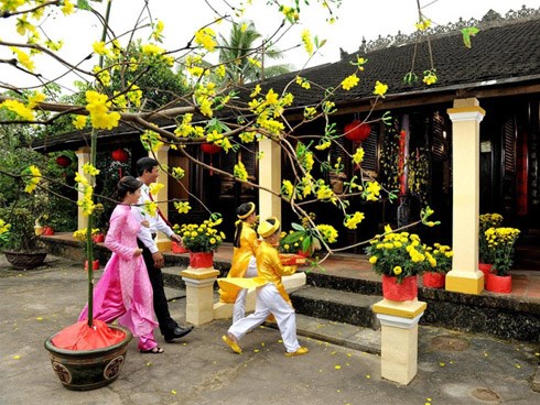 Chồng không cho vợ về nhà ngoại ăn Tết Âm lịch 2020, có thể bị phạt tiền, thậm chí ngồi tù