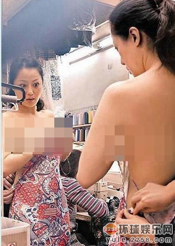 Hàng loạt sao Cbiz như Trương Bá Chi, Đường Yên cũng là nạn nhân giống Văn Mai Hương: Người bị phát tán clip thay quần áo, kẻ bị chụp trộm khi đang tắm-7