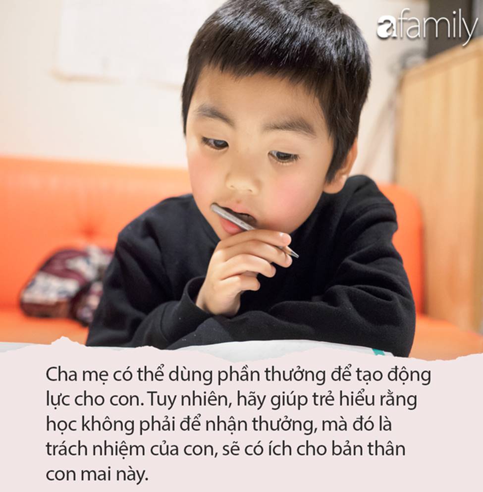 Thấy con gái tự giác dậy sớm học bài, bố mỉm cười tới xoa đầu nhưng điếng người vì sự thật-4