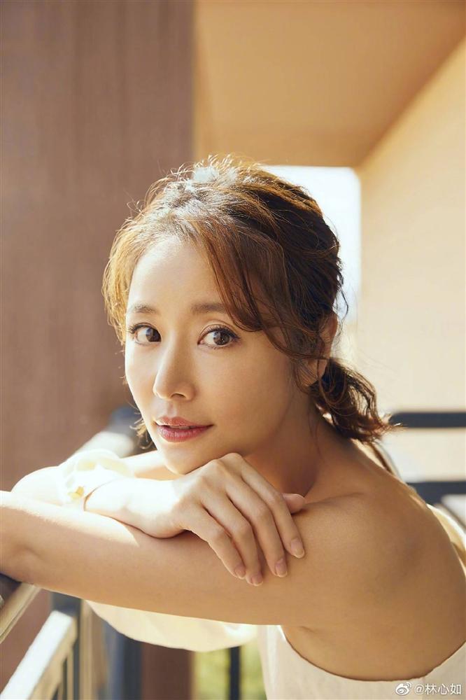 Tiểu Yến Tử và Hạ Tử Vy nhan sắc xập xệ dù tốn núi tiền làm đẹp-3