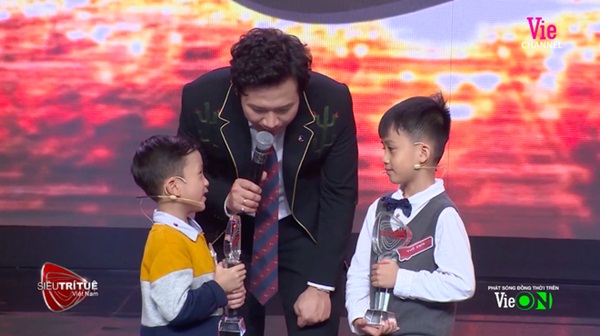 Siêu trí tuệ: Giọt nước mắt của cậu bé 7 tuổi ở câu hỏi cuối khiến cả trường quay lặng người-1