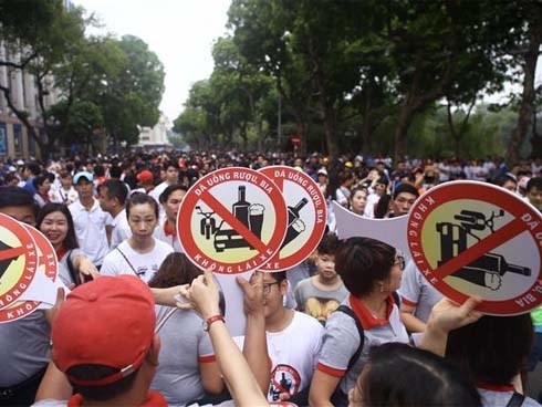 Cấm lái xe đạp khi đã uống bia rượu từ năm 2020