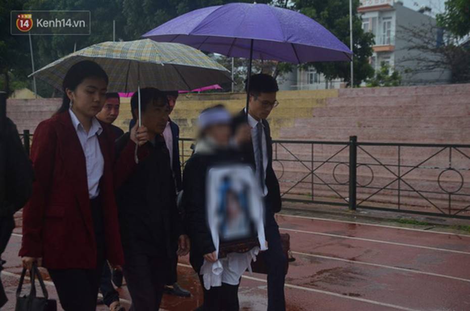 Chị gái nữ sinh giao gà bật khóc: 9 kẻ sát hại em gái tôi đã phải chịu sự trừng trị thích đáng, linh hồn em cũng được an ủi phần nào-3