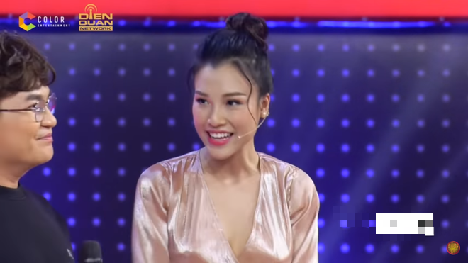 Bị Trấn Thành nhắc tên Khổng Tú Quỳnh ngay trước mặt, Ngô Kiến Huy nhăn mặt-1