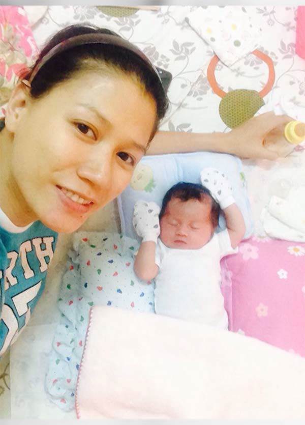 Trang Trần: Tôi đau đớn 4 tiếng nhưng tay vẫn cầm điện thoại làm việc, tự quay clip-3