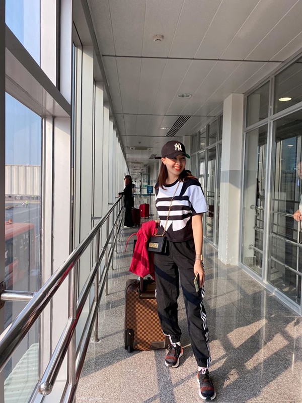 Hậu Hoa hồng trên ngực trái: Khuê lột xác thời thượng bất ngờ, đồ hiệu cũng diện tới bến, U40 mà cá tính như mới đôi mươi vậy-9