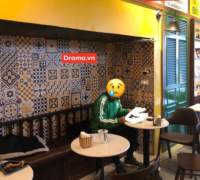 Tài xế xe ôm xin đồ ăn thừa về cho cháu, lý do phía sau khiến tất cả ngậm ngùi-1