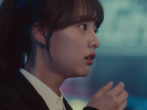 Nhận hộ em chồng món đồ chuyển phát nhanh, thấy trên phong bì ghi dòng chữ đầy tính đe dọa nên tôi tò mò mở ra xem rồi ngã ngồi xuống ghế vì sốc nặng