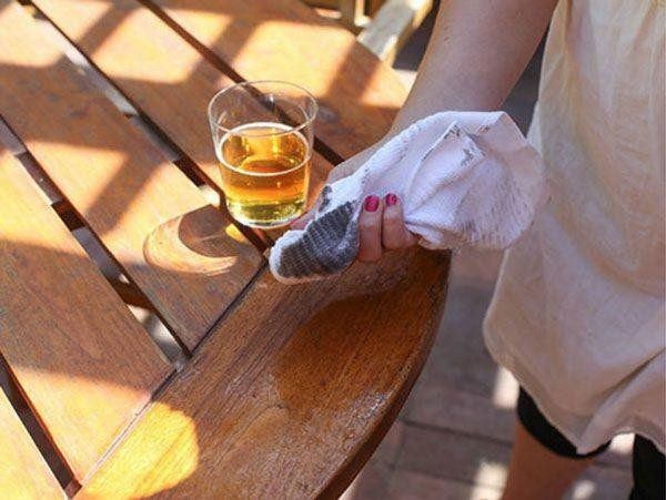 Mang bia đổ vào quần áo, tưởng phí của trời ai ngờ phát hiện tuyệt chiêu” bất ngờ-2